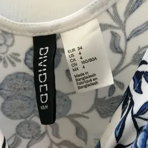 H&M floral white and blue mini dress thumbnail 3