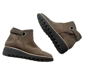 Clarks Sharon Suede Brown Tan Ankle Wedge Boots Almond Toe Women’s Sz 6 Booties thumbnail 1