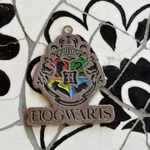 Wizarding World Hogwarts‎ Crest Metal Charm CultureFly Harry Potter Shield thumbnail 2