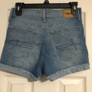 Denizen Levi’s cut off cuffed jean shorts women’s 26” waist high rise shortie‎ thumbnail 8