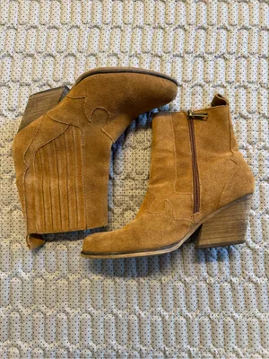 Women's Suede Ankle Booties in Tan Green Size undefined thumbnail 2
