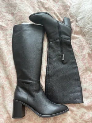 Black boots Size 8 thumbnail 2