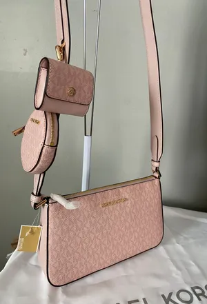 Michael Kors Crosssbody With Removable Accesories thumbnail 5