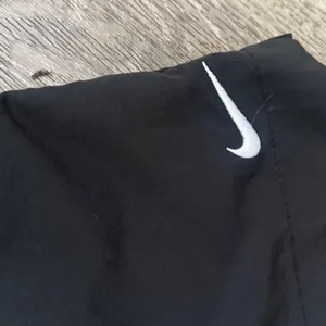 Nike Women's Athletic Black Shorts XL Nylon 4” thumbnail 3