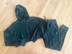 Alo Yoga Midnight Green Muse Set thumbnail 1