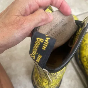 Dr Martens 1460 Yellow London Sketch Print Boots Made in England Womens 6 USA thumbnail 12