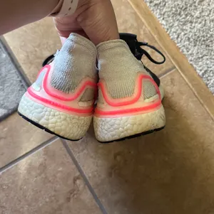 Ultraboosts thumbnail 3
