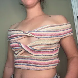 URBAN OUTFITTERS Kimchi Blue Off Shoulder Twisted Front Crop Top - M thumbnail 2