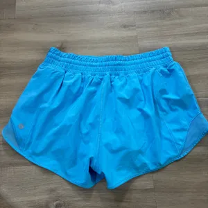 Lululemon Hotty Hot High-Rise Lined Short 2.5" Kayak Blue Light Women Size 8 thumbnail 3