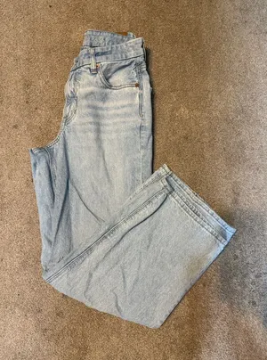 American Eagle Light Wash Curvy Super High Rise Baggy Straight Jeans Size‎ 4 thumbnail 1