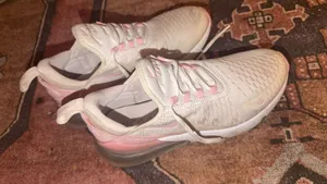 Nike AIR MAX 270 WHITE-MED SOFT PINK-PEARL PINK SZ 8.5 ATHLETIC SHOES thumbnail 1