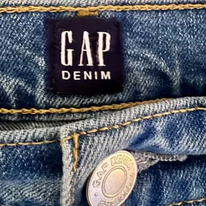 Gap (6S) High Rise Straight Leg Denim with minimal distressing thumbnail 4