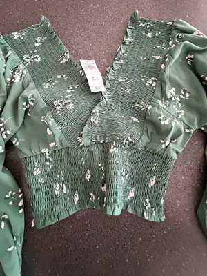 Abercrombie & Fitch NWT Green Floral Smocked V-Neck Long Sleeve Crop Top Blouse thumbnail 9