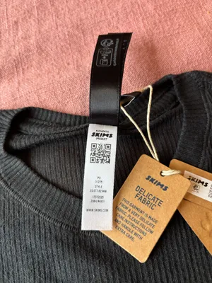 NWT SKIMS Sheer Rib T-Shirt thumbnail 5