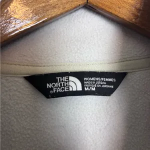The North Face Women's Light Gray Yumiori 1/4 Zip Fleece Pullover Sweater thumbnail 4