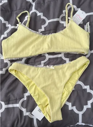 BRAND NEW Dippin' Daisy's Bikini Set thumbnail 1