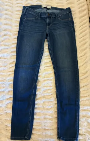 Women’s Hollister Indigo Blue Jeans Size 9R (W 29 L 29) thumbnail 1