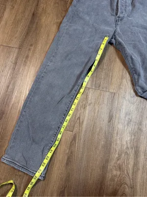 Levi's High-Rise Straight Jeans in Light Blue-Gray Wash thumbnail 6