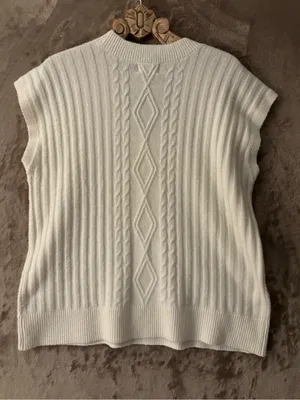 Universal Threads Oversized Cream Cable Knit V-Neck Sweater Tank Women’s Size L thumbnail 4