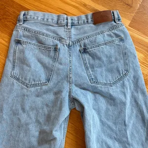 Meshki Light Blue Denim Jeans with Contrast Stitching thumbnail 7