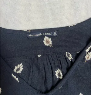 Abercrombie Blouse Floral Long Sleeve thumbnail 3