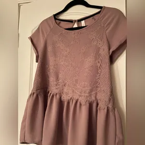 Xhilaration Mauve Lace Blouse Size M thumbnail 2