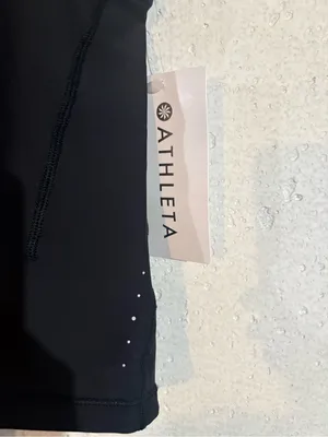NWT Athleta Pacesetter 4” Shortie | Size: Large thumbnail 3
