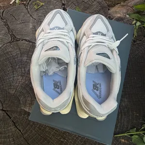 New Balance 9060 Women Sneakers Shoes Size 4.5 thumbnail 5