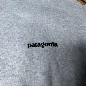 Women's P-6 Logo Responsibili Tee NWT Size XS (Steam Blue) #37567 thumbnail 6