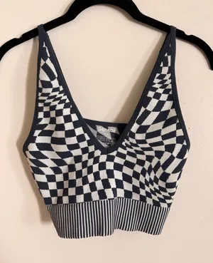 Cropped chevron tank Garage thumbnail 1