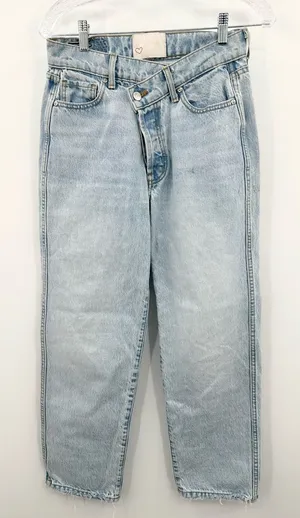 Revice Women's Light Wash‎ Blue Straight Leg Asymmetrical Waist Size 28 thumbnail 1