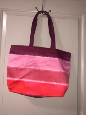 Clinique Satin Ombre Tote in Berry, Pink & Red thumbnail 3
