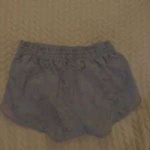 lululemon hotty hot shorts thumbnail 3