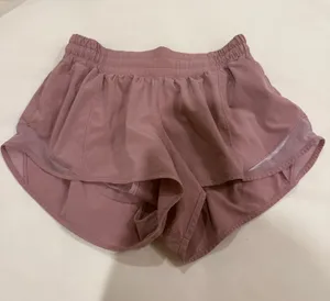 Lululemon hotty hot shorts 2.5 thumbnail 1