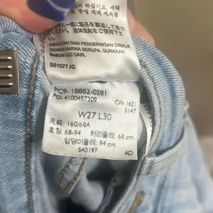 ✨Levi’s 721 High Rise Skinny Women's Sz 27 Jeans✨ thumbnail 10