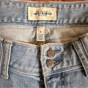 Y2K Abercrombie & Fitch Capri Jeans thumbnail 4