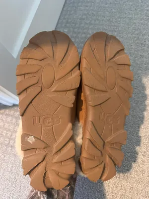 UGG slippers thumbnail 9