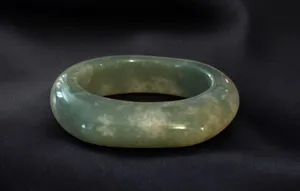 Vintage green Jade band ring Size 6.5 thumbnail 1