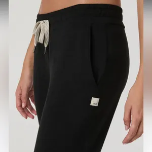 Vuori Performance Joggers in Black Heather thumbnail 2