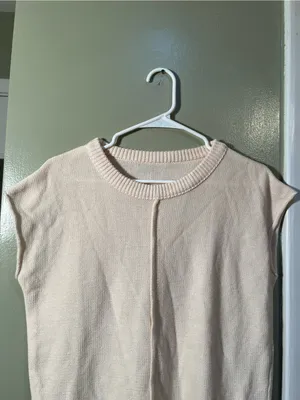 Women’s Size Medium Cap Sleeve Sweater Vest Crewneck Apricot Cream Orange RC6487 thumbnail 4