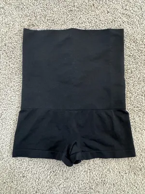 High-Waist Seamless Shaping Shorts - Black thumbnail 2