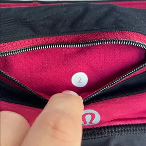 Lululemon Athletica Black and‎ Pink leggings Woman’s Size 2 thumbnail 4