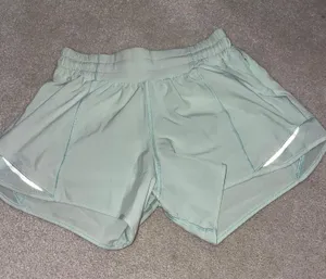 Lululemon Hotty Hot 4" thumbnail 1