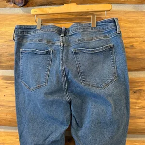 Old Navy Rockstar Super Skinny High Rise thumbnail 3