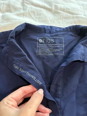 XS Navy Figs & Grey’s Anatomy Scrub Set thumbnail 3