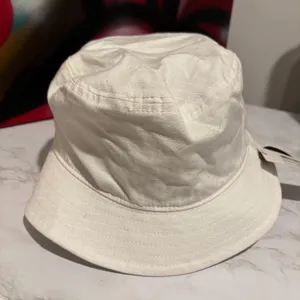 Adidas Women's Essentials Plus Bucket Hat White/Bliss Lilac one size thumbnail 10