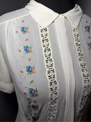 VTG Silk Embroidered Lace Striped Button Back Cottagecore White Top 42 Small thumbnail 4