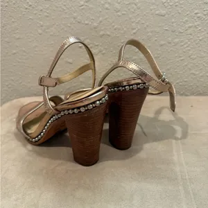 Coach Gold Women's Sandals‎ Heels Size 7.5 B thumbnail 4