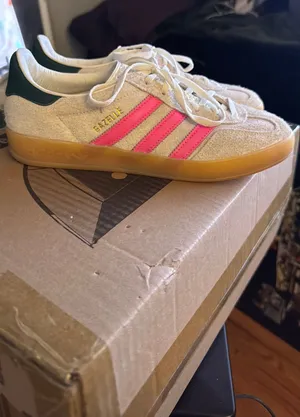 adidas Wmns Gazelle Indoor 'Off White Lucid Pink' thumbnail 1