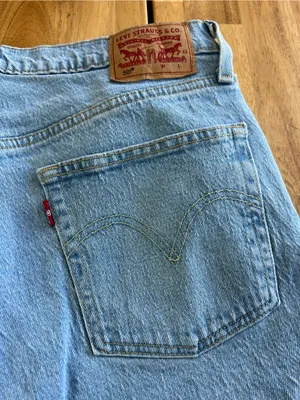 Levi’s 501 Original Fit Jeans W31 L26 Light Wash Button Fly Straight Leg thumbnail 10